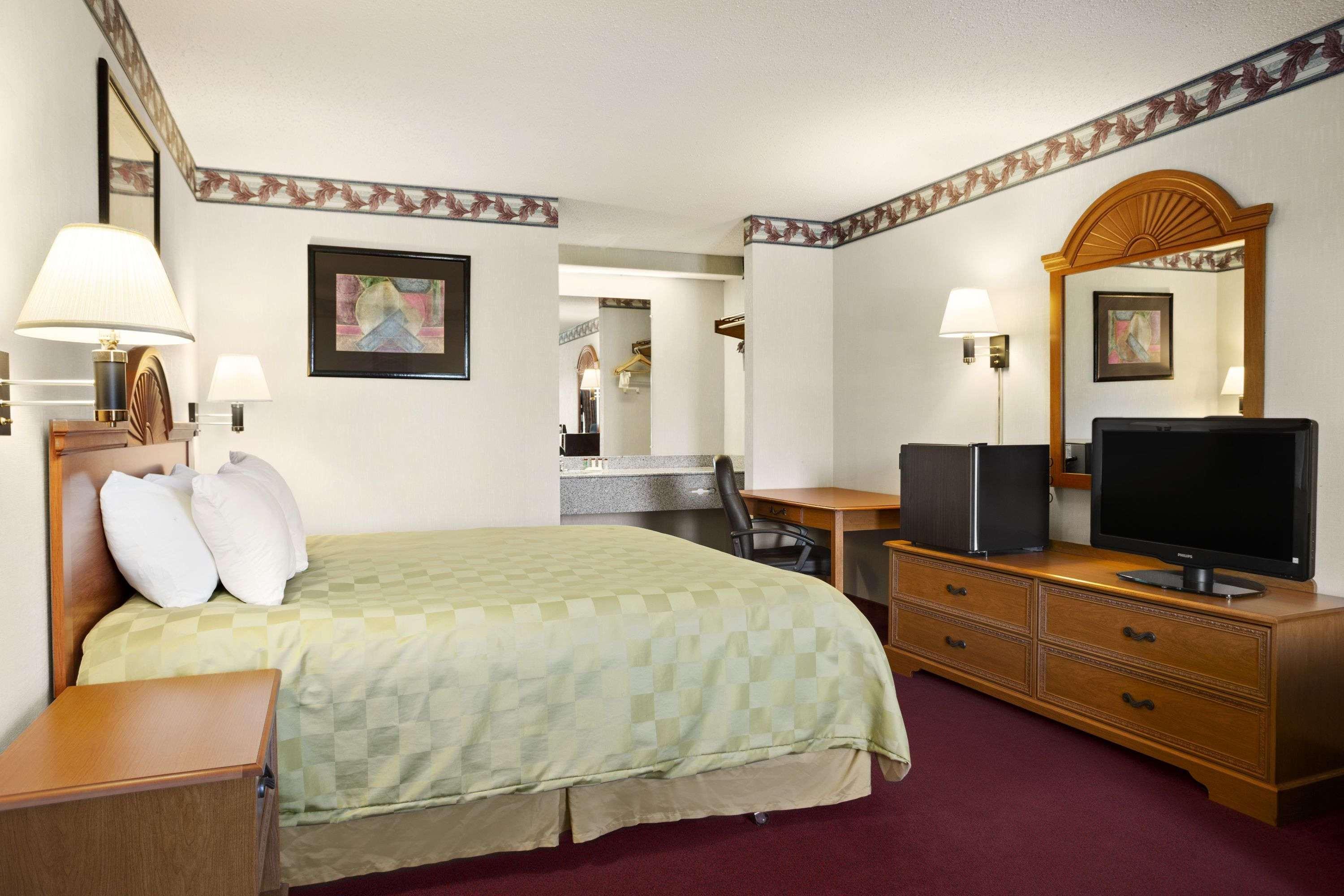 Ramada By Wyndham Batesville Exterior foto